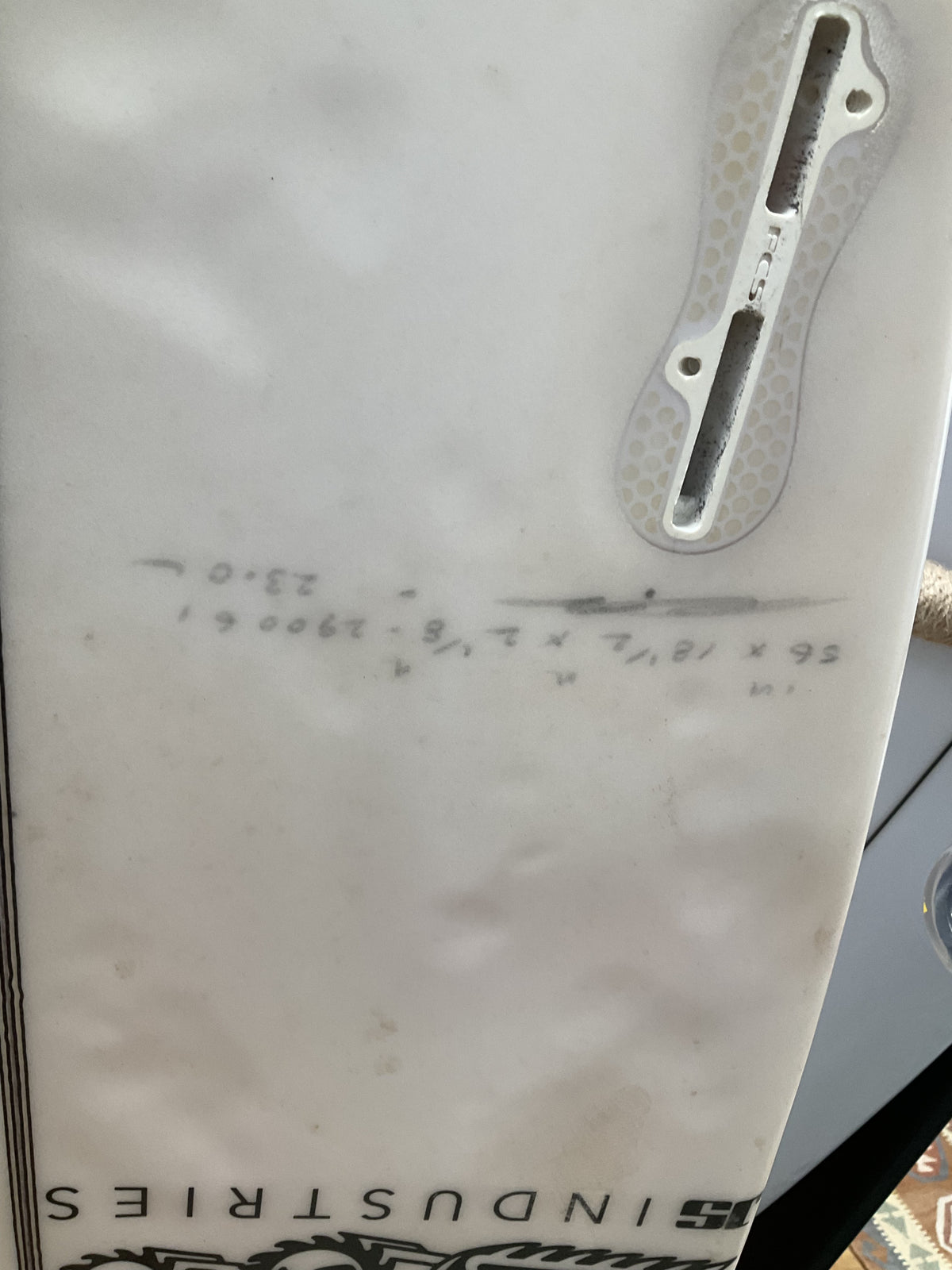 JS Xero surfboard handwritten dimensions and FCS II fin box