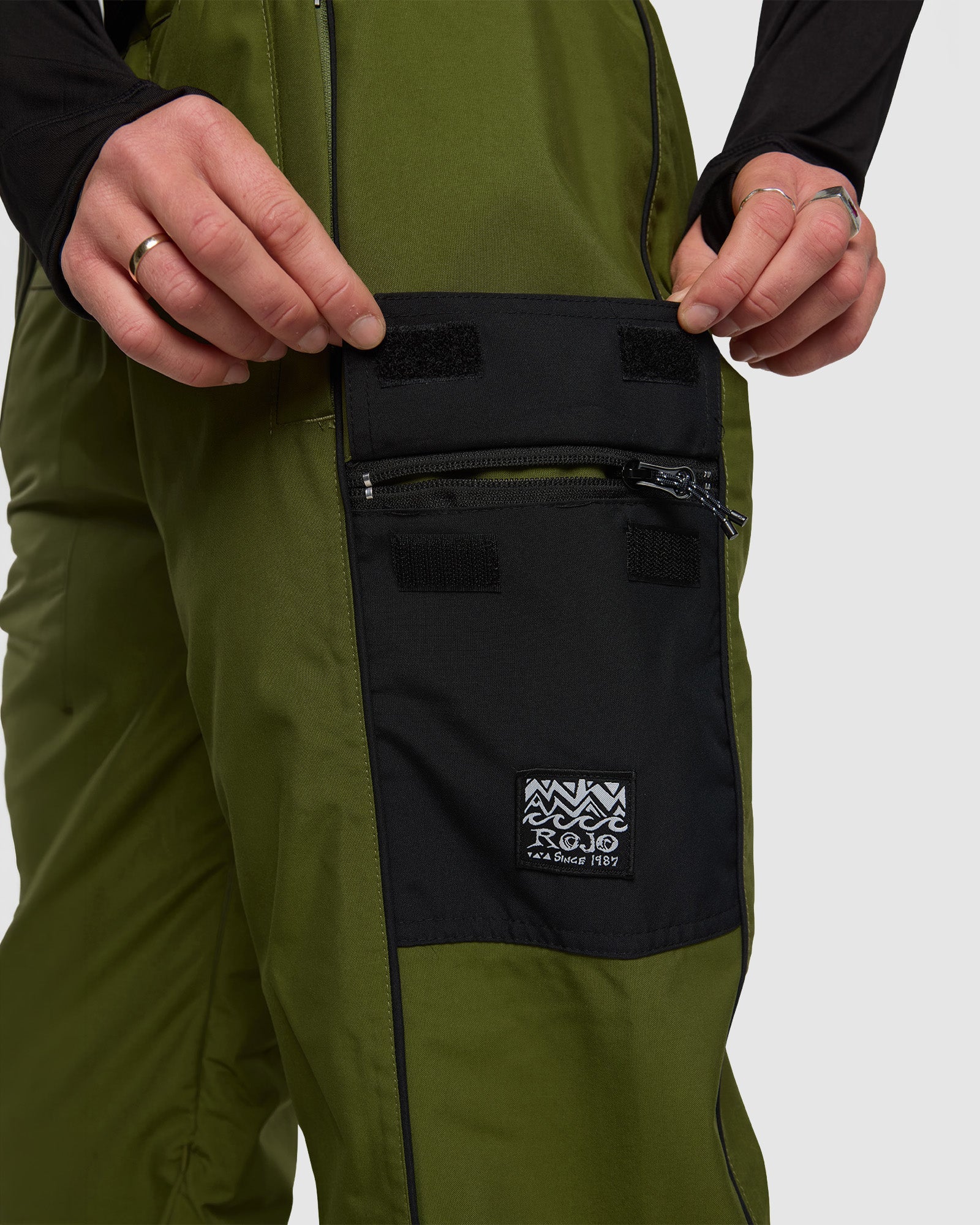 ROJO She Ripz Snow Pant 2.0 - Sphagnum - Lifestyle