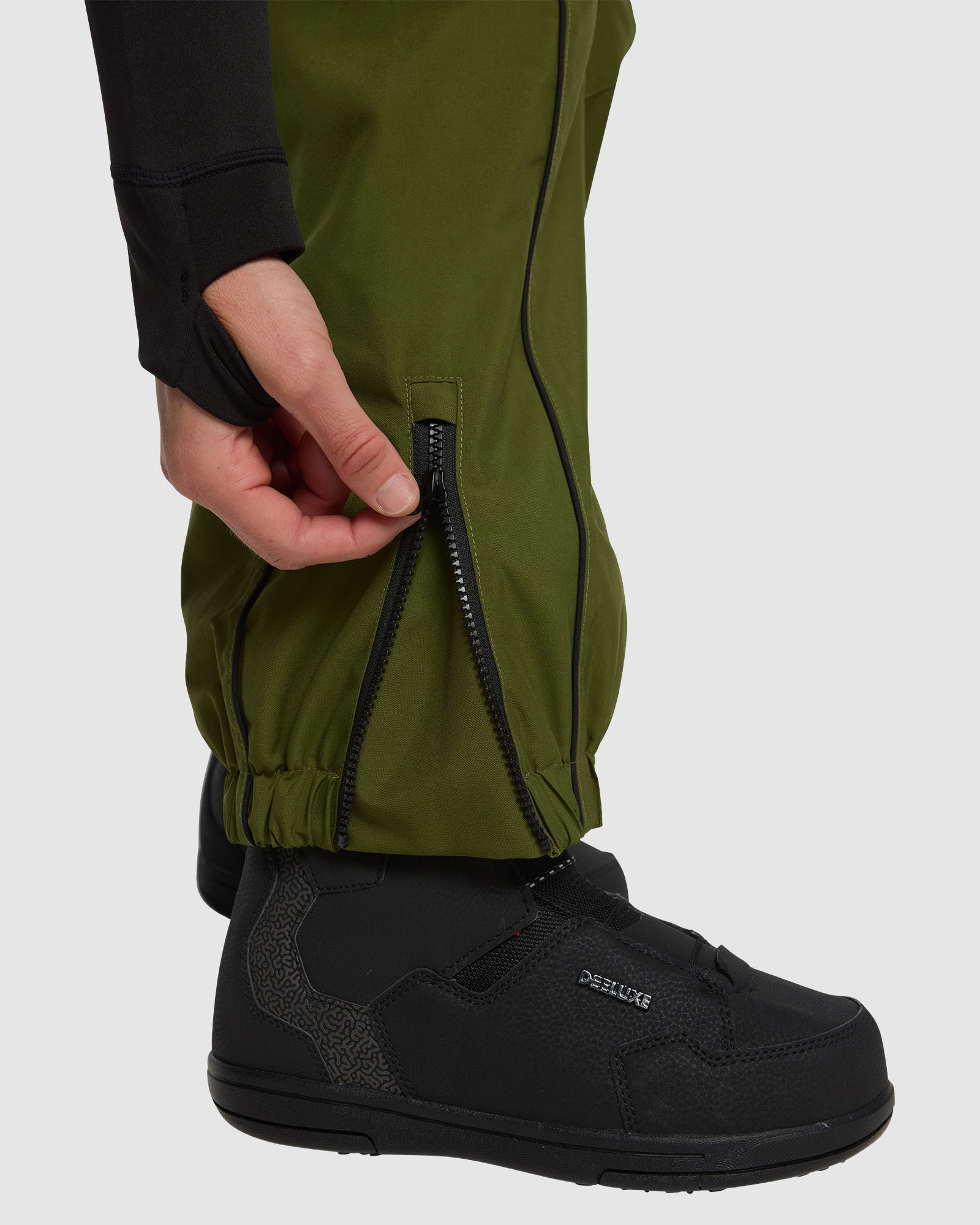 ROJO She Ripz Snow Pant 2.0 - Sphagnum - Lifestyle 3
